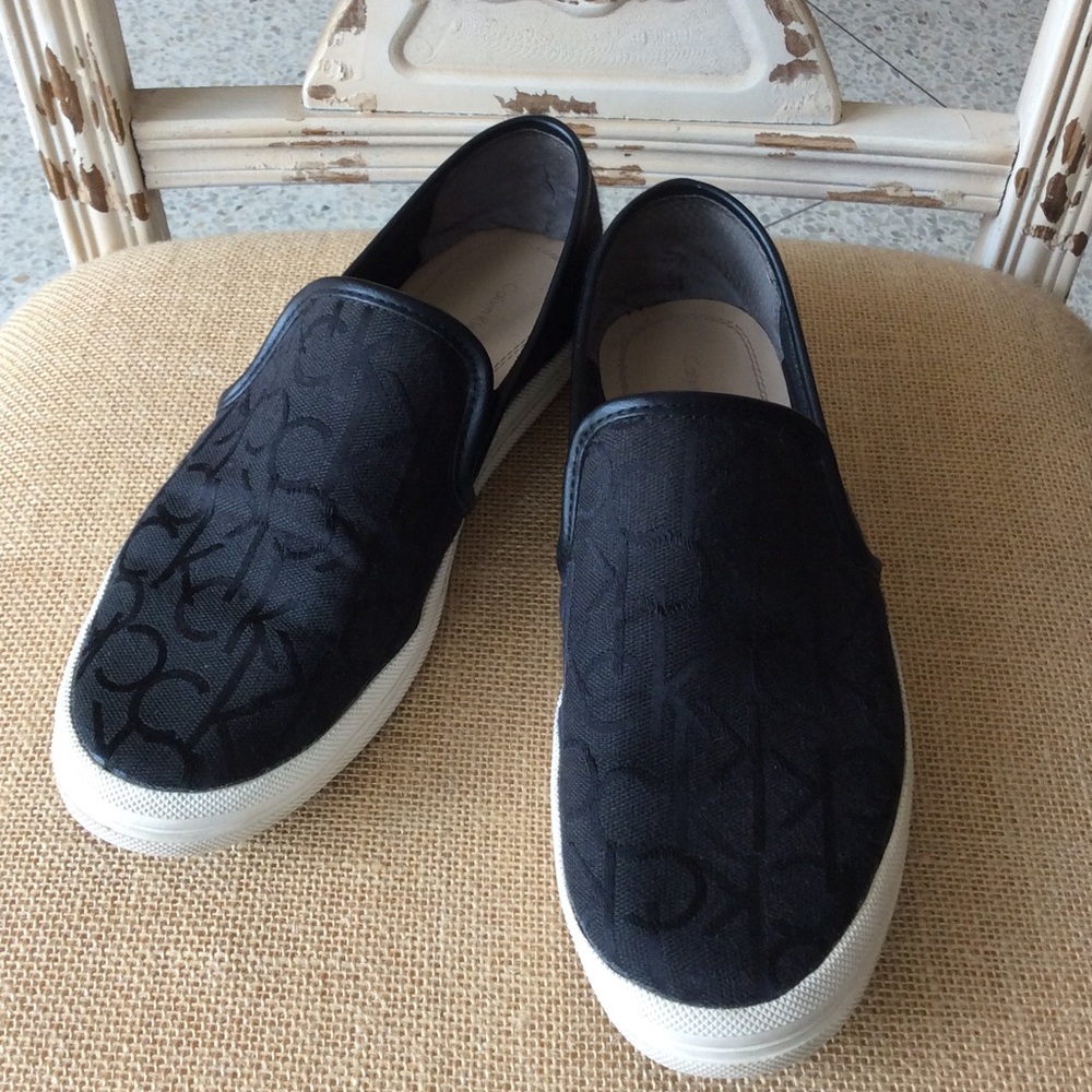 CALVIN KLEIN SLIP ONS🌺